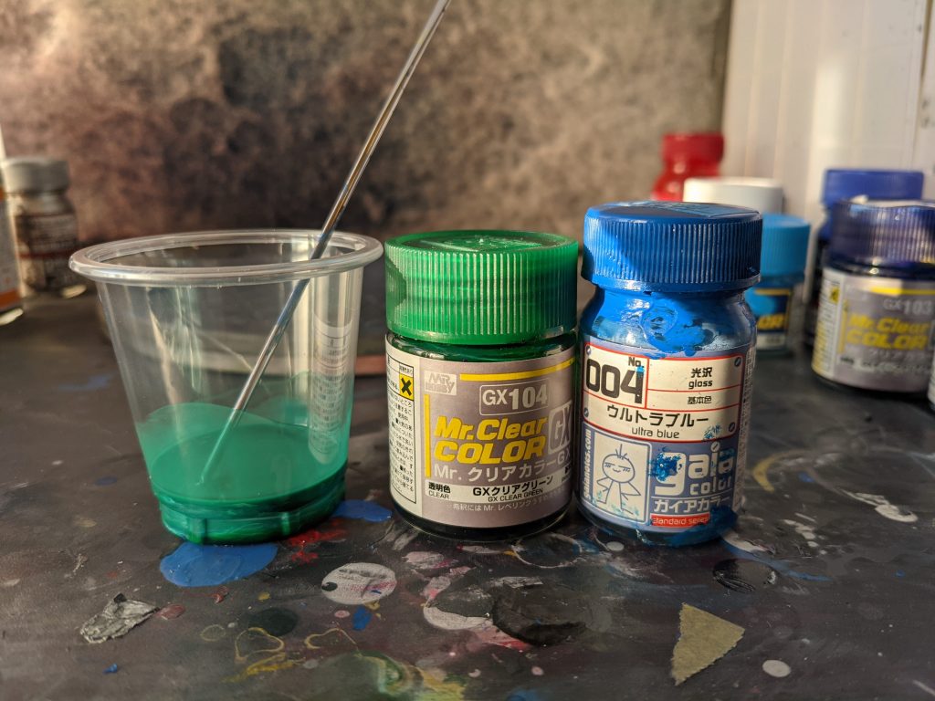 エメラルドグリーン